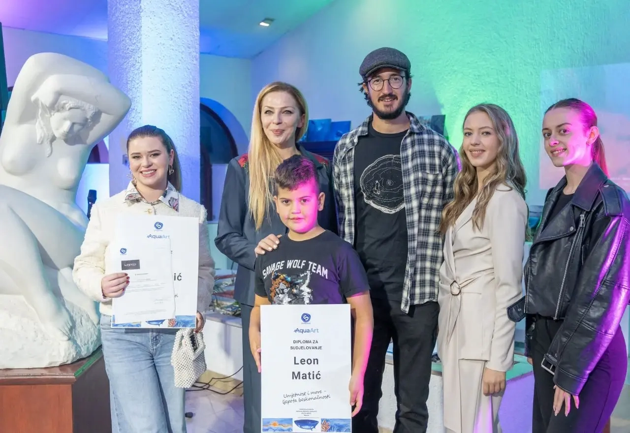 Neum: Izložba AquaArt spojila more, umjetnost i mlade